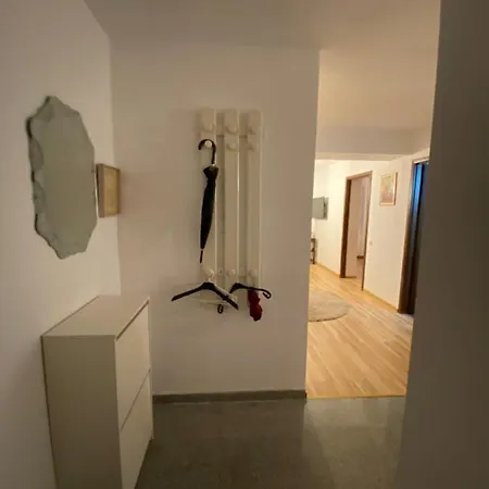 Sienna's Mountain View Apartment *